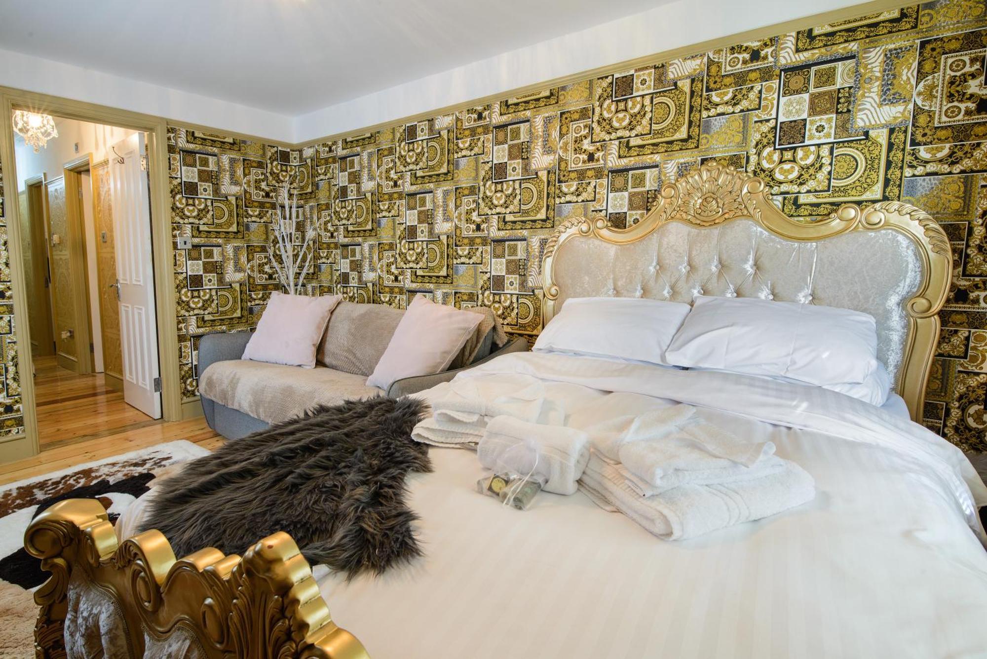 Deluxe 4 Or 5 Bed House With Hot Tub, Cinema Room Sleeps 15 Saffron Walden Ngoại thất bức ảnh