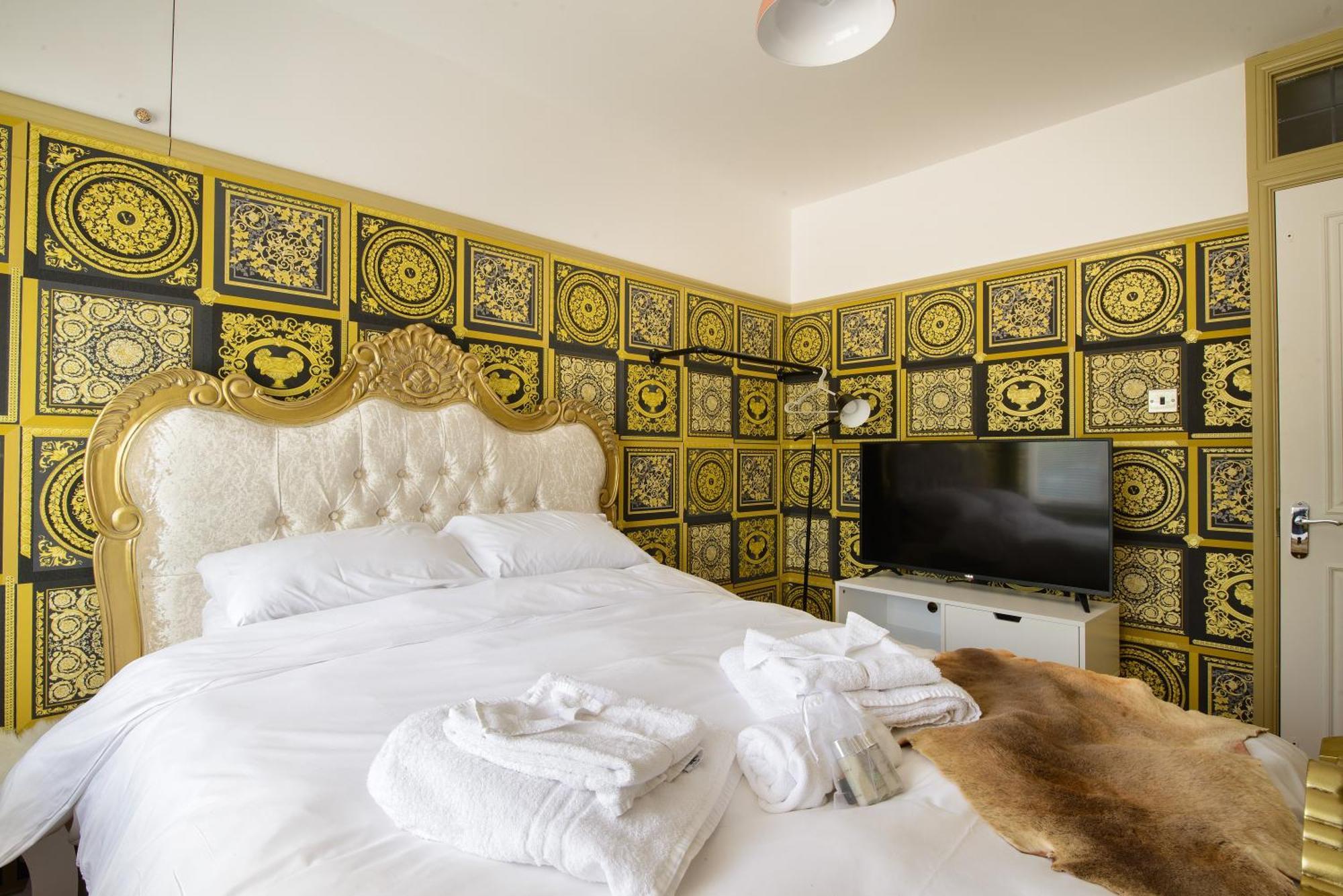 Deluxe 4 Or 5 Bed House With Hot Tub, Cinema Room Sleeps 15 Saffron Walden Ngoại thất bức ảnh