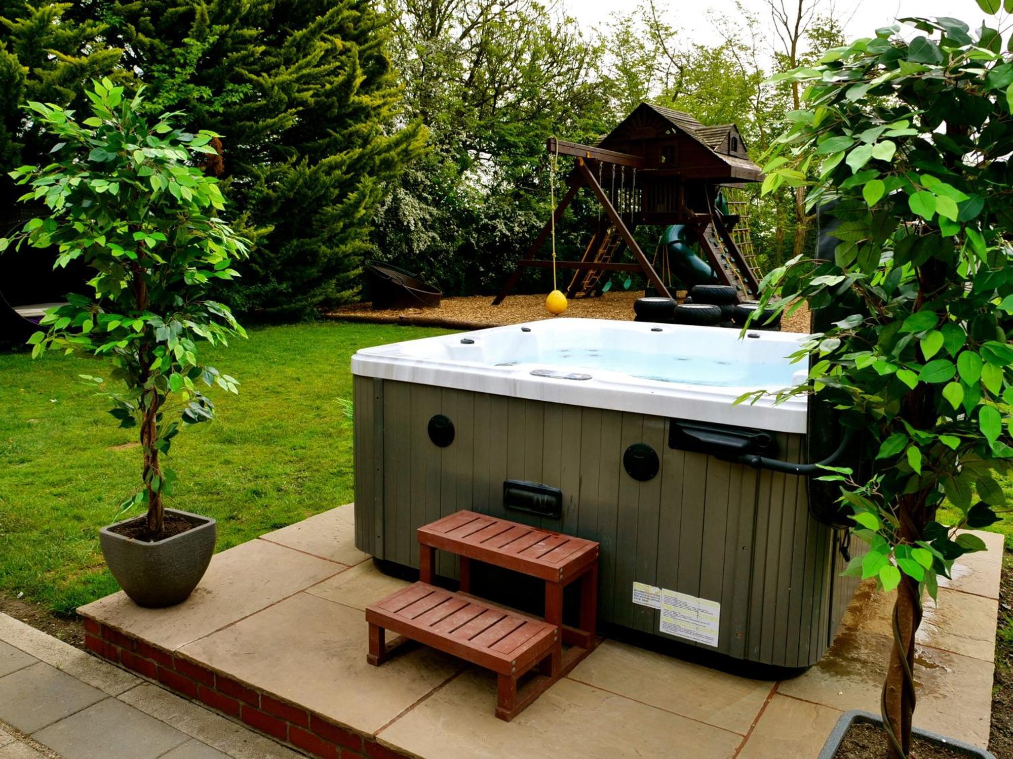 Deluxe 4 Or 5 Bed House With Hot Tub, Cinema Room Sleeps 15 Saffron Walden Ngoại thất bức ảnh