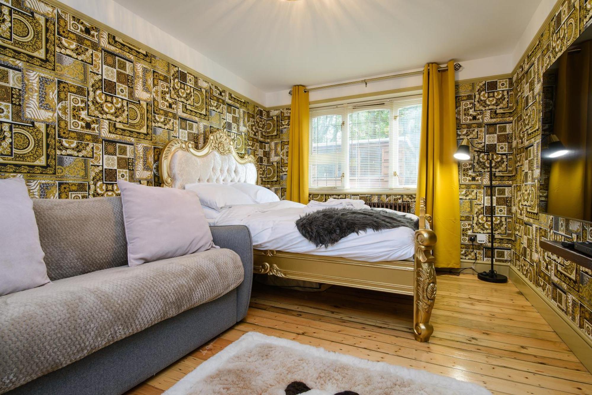 Deluxe 4 Or 5 Bed House With Hot Tub, Cinema Room Sleeps 15 Saffron Walden Ngoại thất bức ảnh