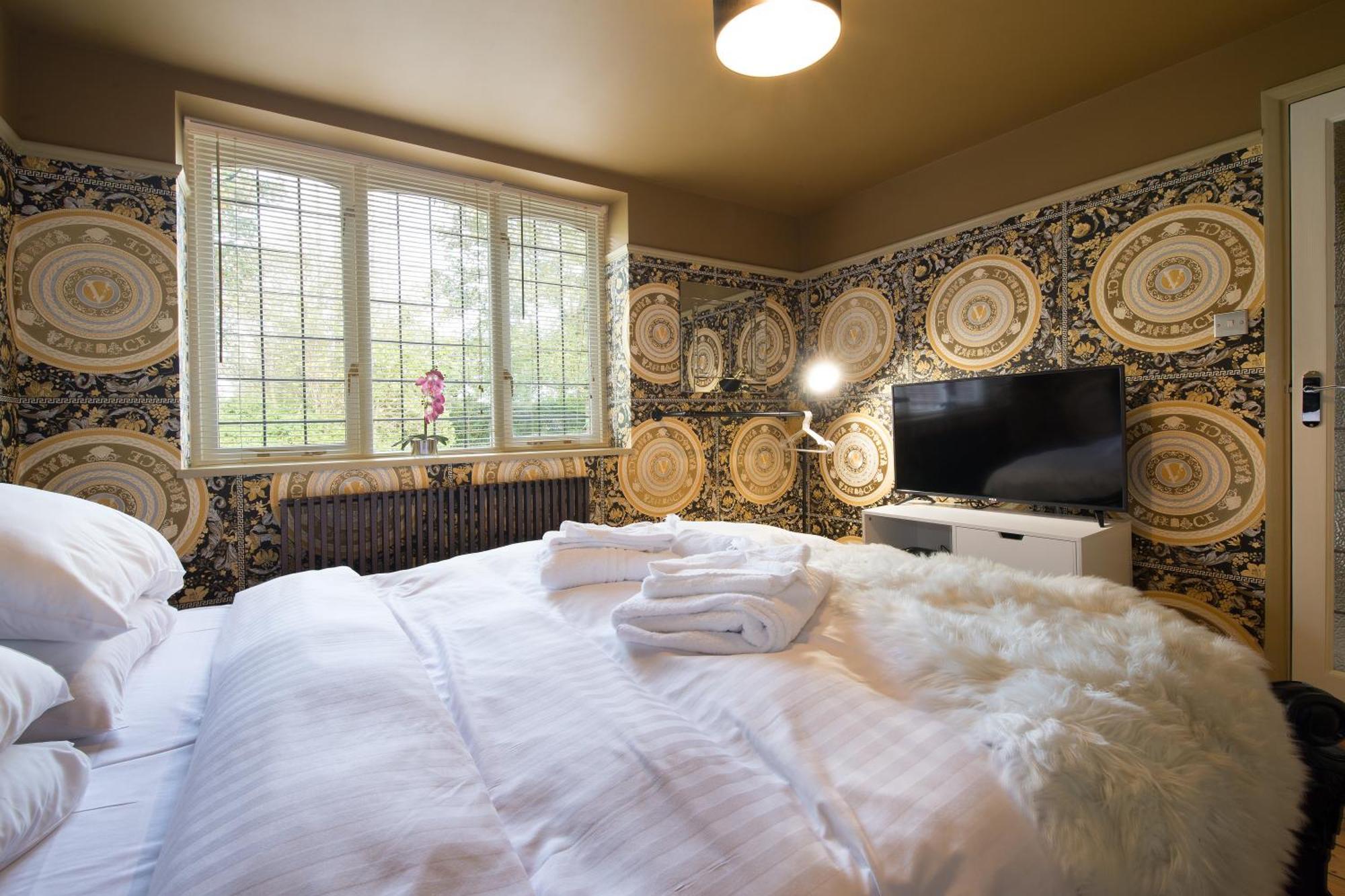 Deluxe 4 Or 5 Bed House With Hot Tub, Cinema Room Sleeps 15 Saffron Walden Ngoại thất bức ảnh